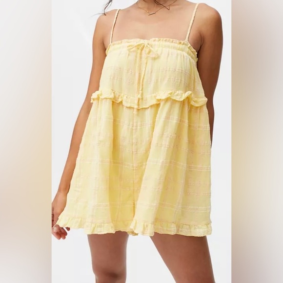Urban Outfitters Pants - NWT, Urban Outfitters, Ruffled Mini Romper w/ pockets, Size Small